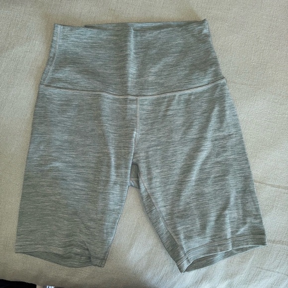 Lululemon biker shorts / green - Picture 1 of 4